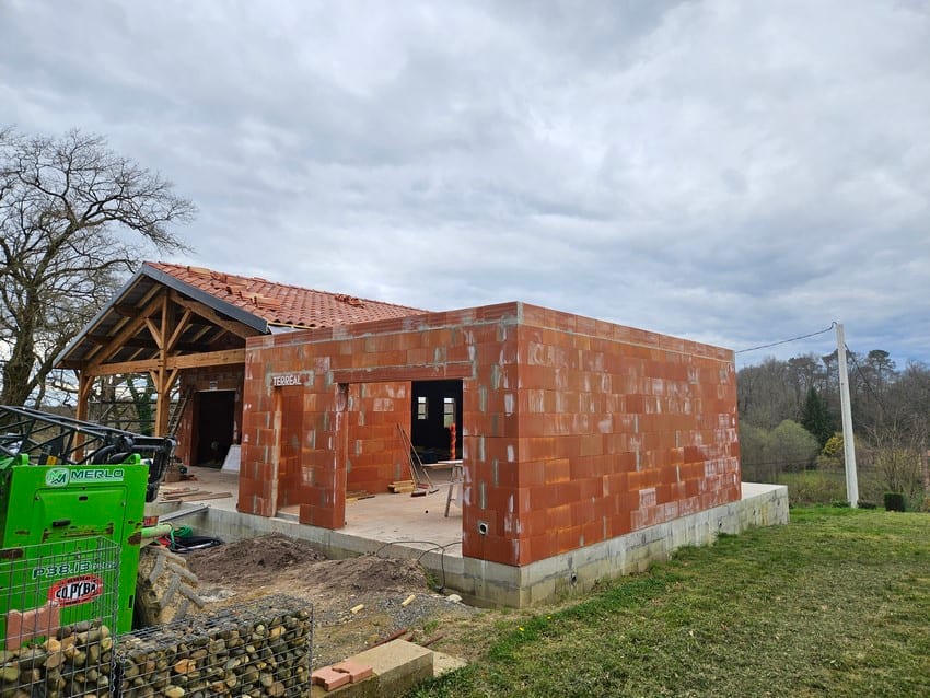 Couverture toit terrasse en ossature bois, maison à Poyartin (40)