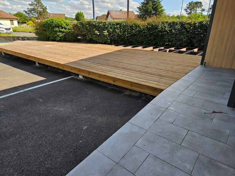 Terrasse pin réalisée à Yzosse (40) - GM Charpentes