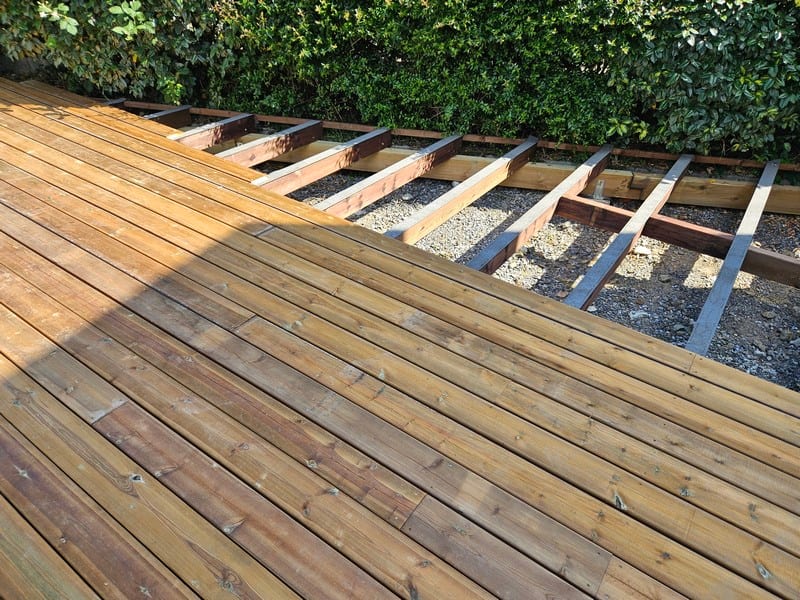 Terrasse pin réalisée à Yzosse (40) - GM Charpentes