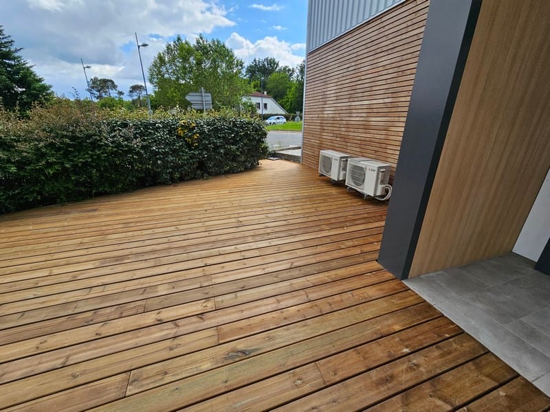 Terrasse pin réalisée à Yzosse (40) - GM Charpentes