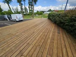 Terrasse pin réalisée à Yzosse (40) - GM Charpentes